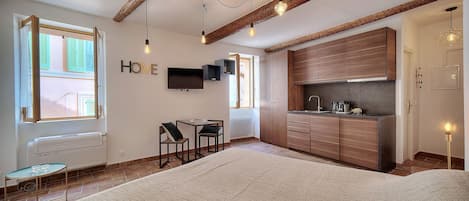 Silitysrauta/-lauta, vauvan matkasänky, ilmainen Wi-Fi, vuodevaatteet