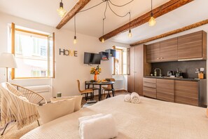 Iron/ironing board, travel crib, free WiFi, bed sheets