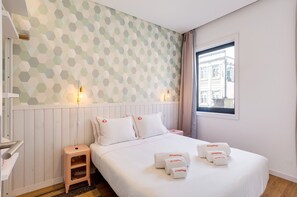 1 slaapkamer, een strijkplank/strijkijzer, gratis wifi, beddengoed