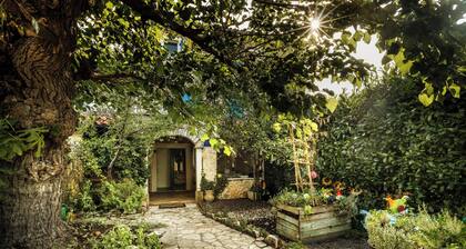 Charming 2-Bedroom Villa for 4 with Pool