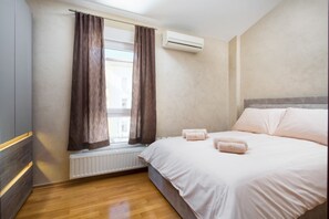 2 bedrooms, iron/ironing board, WiFi, bed sheets