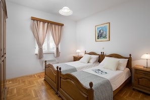 2 chambres, fer et planche à repasser, accès Internet, draps fournis