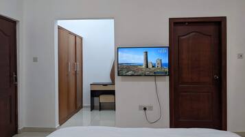 1 habitación, escritorio, tabla de planchar con plancha y wifi gratis