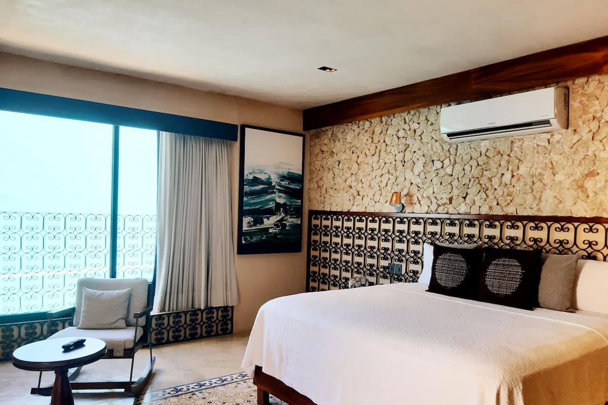 Presidential Room, 1 Queen Bed, Terrace | Premium bedding, Select Comfort beds, free WiFi, bed sheets