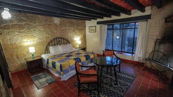 Junior Room | In-room safe, bed sheets