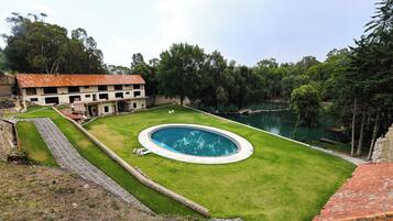 Außenpool, Liegestühle