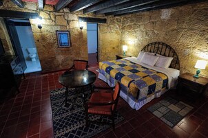 Junior Room | In-room safe, bed sheets