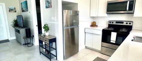 Mikrobølgeovn, ovn, kogeplade, kaffe-/temaskine