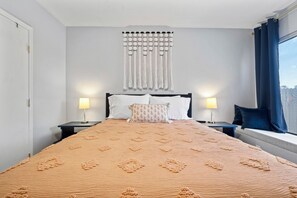 2 Schlafzimmer, Schreibtisch, Bügeleisen/Bügelbrett, Reisekinderbett