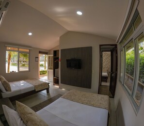 Habitación triple básica | Sábanas de algodón egipcio y ropa de cama de alta calidad