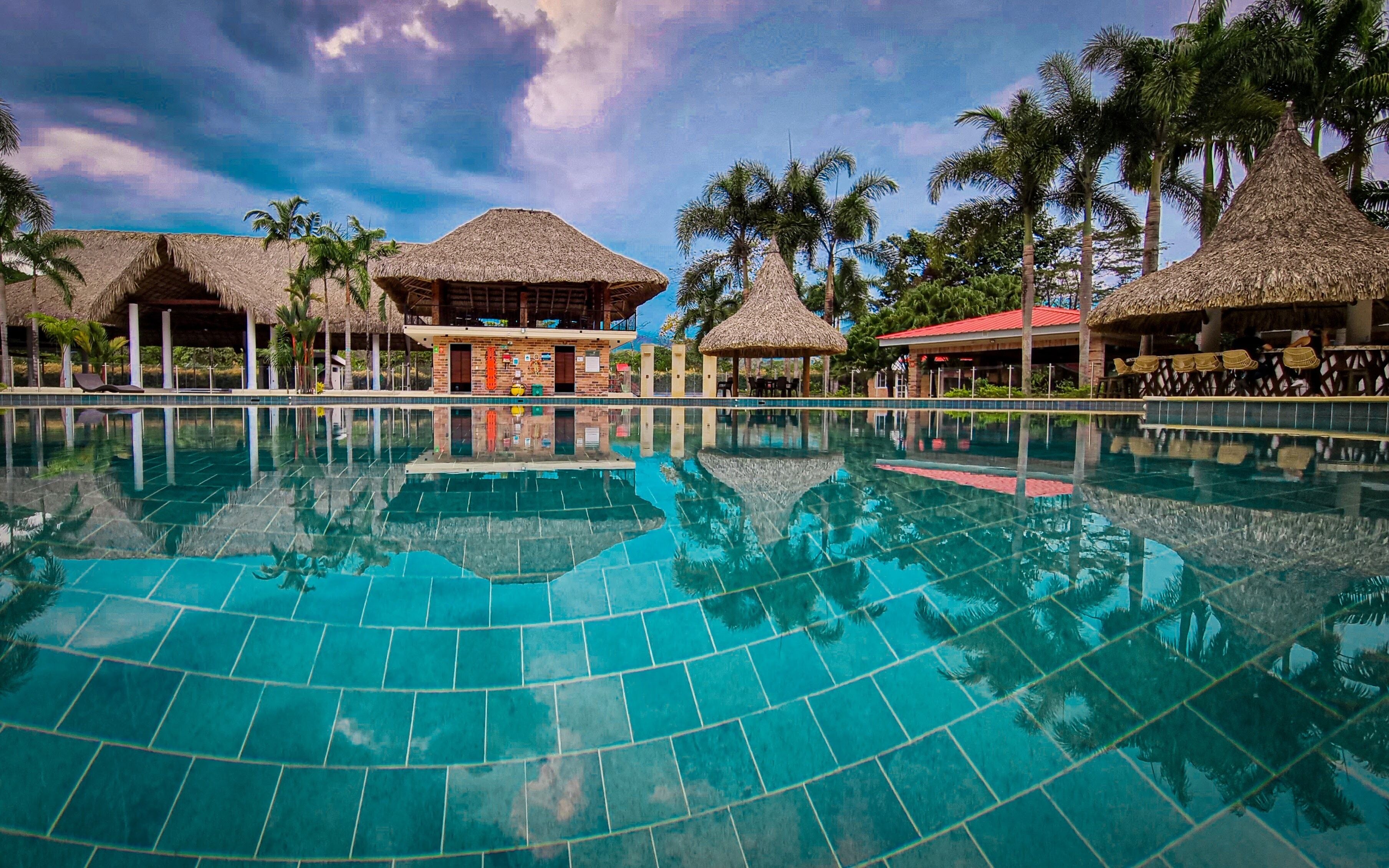 Egyptian cotton sheets, premium bedding, down comforters, pillowtop beds