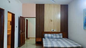 2 bedrooms, iron/ironing board, travel cot, free WiFi