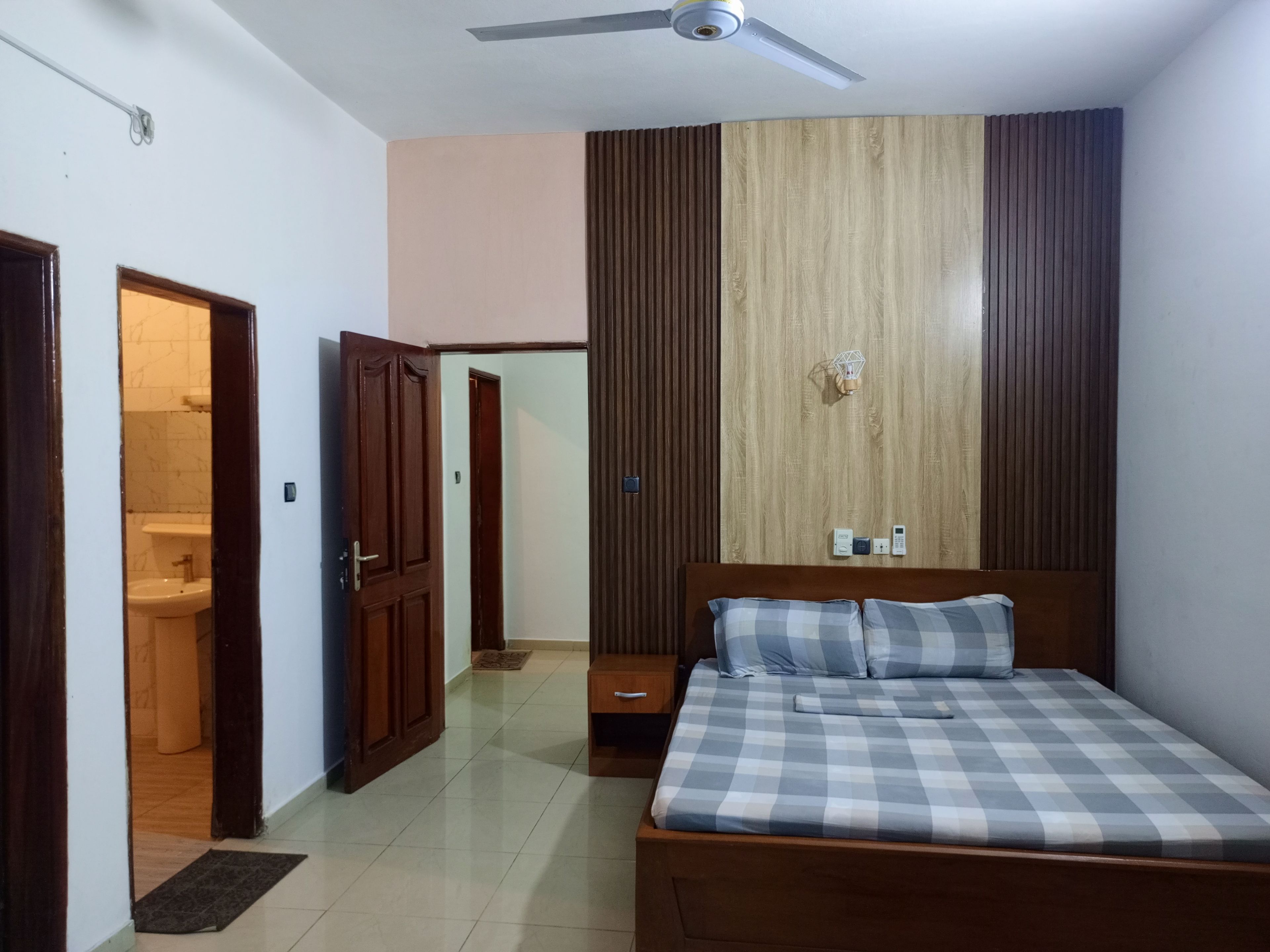 2 bedrooms, iron/ironing board, travel cot, free WiFi