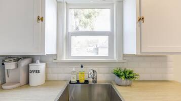 Frigorífic, microones, forn i placa de cuina