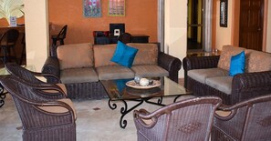 Condo | Sala de estar | TV 32 polegadas com canais a cabo