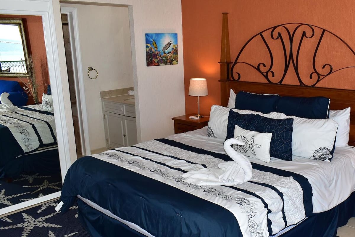 2 bedrooms, premium bedding, down comforters, individually decorated