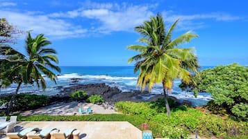 Plage, chaises longues, serviettes de plage