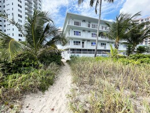 Exterior - Paradise awaits you with Ocean View & Heated Pool! (Pompano Beach)