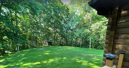 Cozy lakehouse retreat w/kayaks, high speed Wi-Fi, and pet friendly!