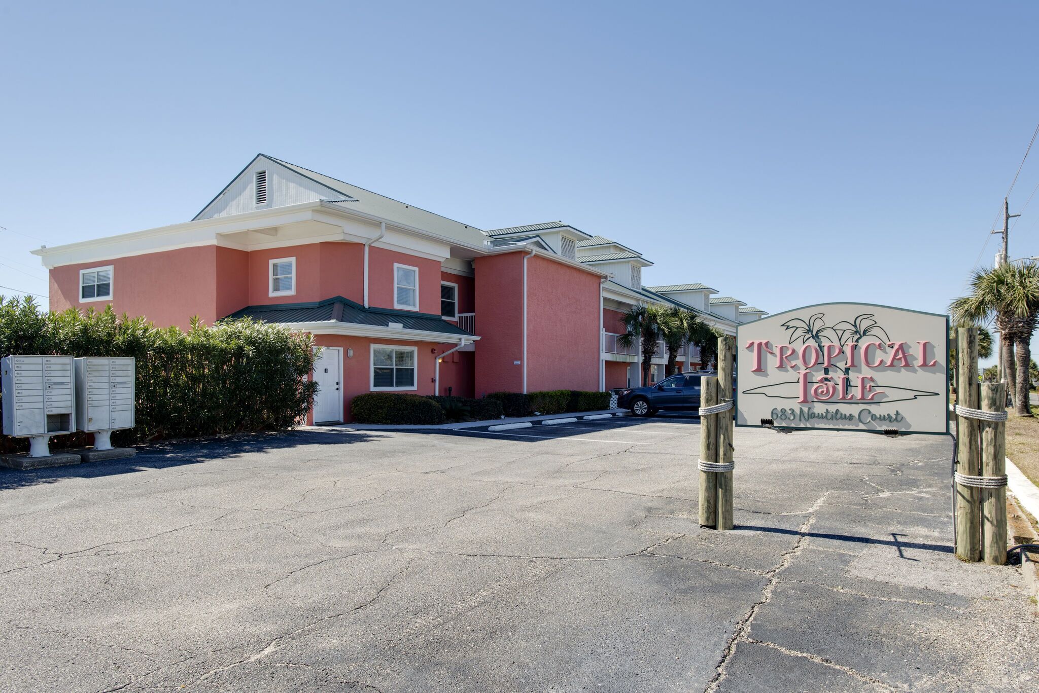 Vacation Condo just steps from the beach!