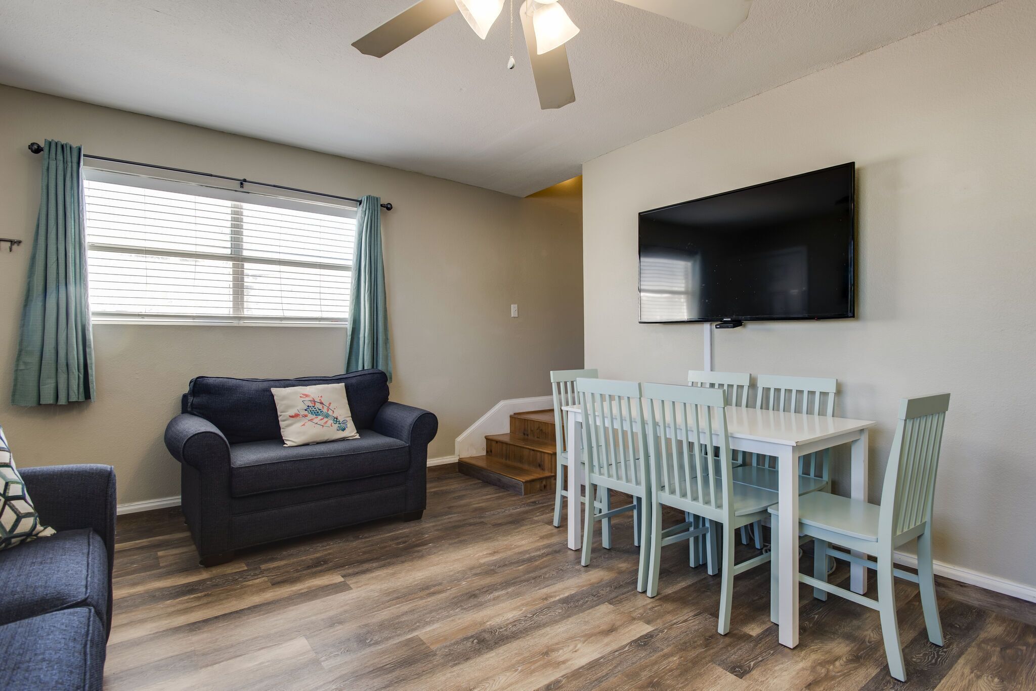 Vacation Condo just steps from the beach!