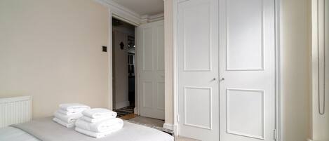 2 chambres, bureau, fer et planche Ă repasser, accĂšs Internet