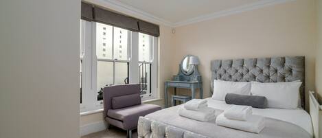 2 عدّة غرف نوم ومكتب ومكواة/لوح كي وخدمة الإنترنت