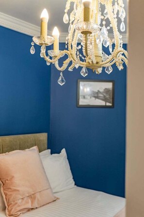 1 dormitorio, tabla de planchar con plancha, Internet y ropa de cama