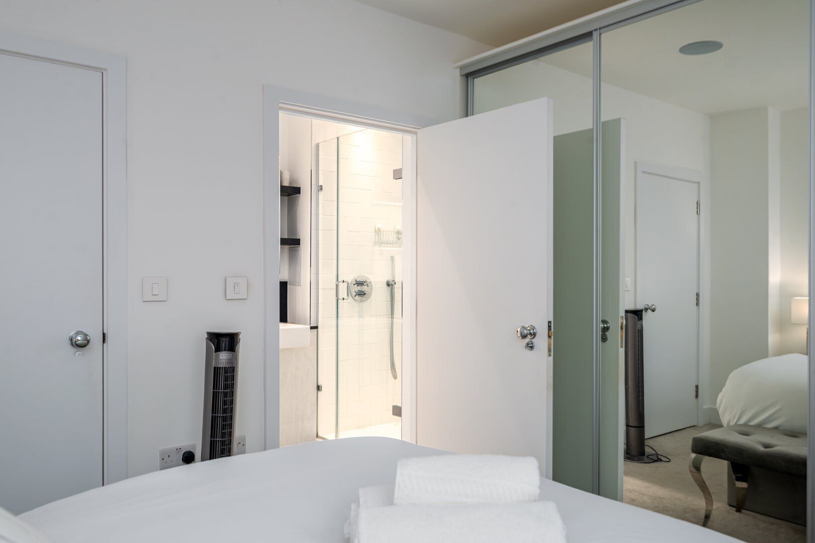 2 bedrooms, iron/ironing board, Internet, bed sheets