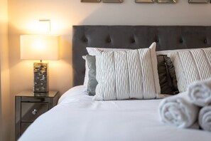 2 bedrooms, iron/ironing board, Internet, bed sheets