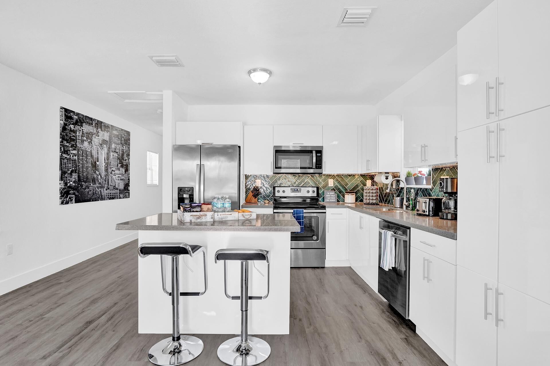 Cute 3 Bed 2 Bath House Close to Hollywood Beach