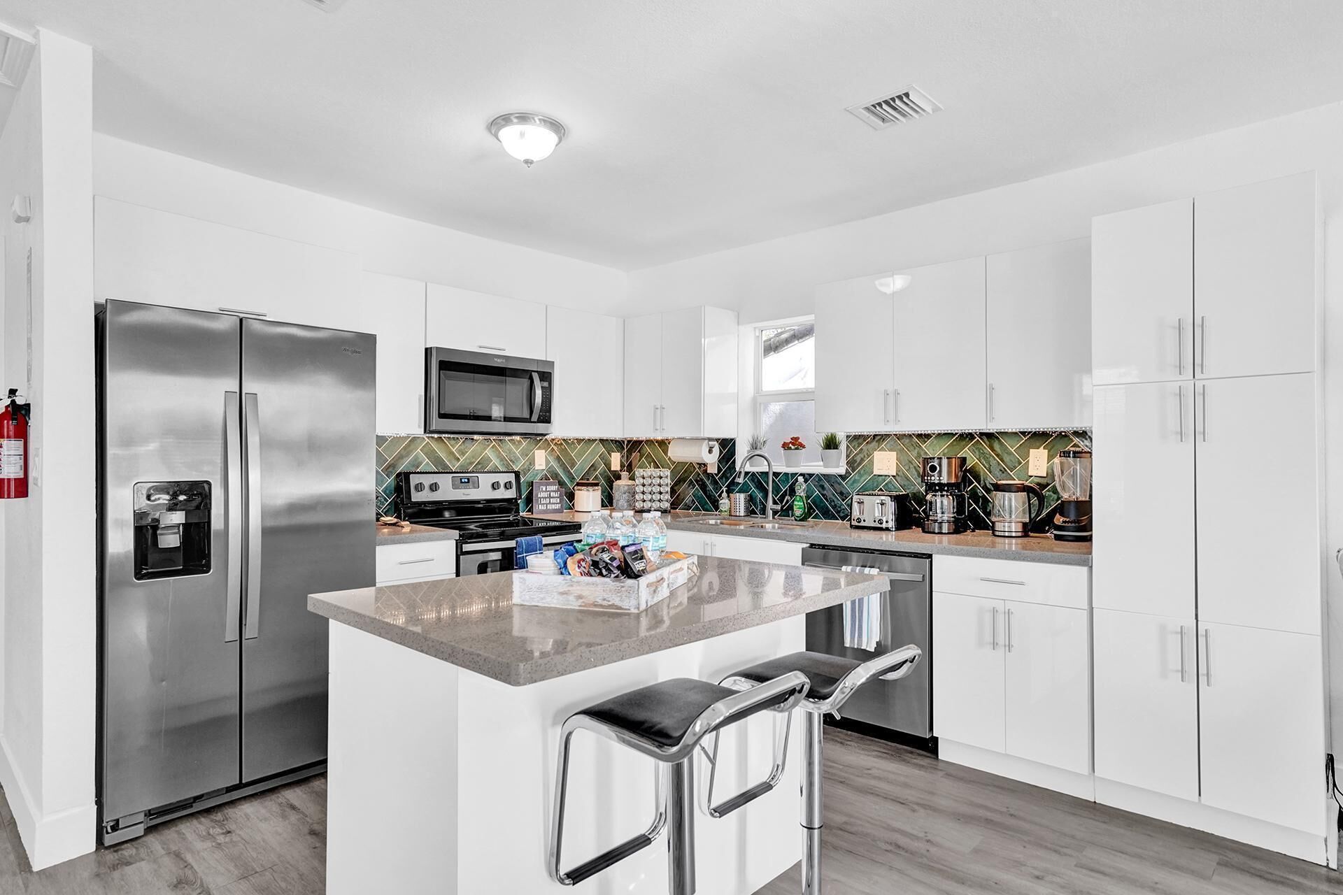 Cute 3 Bed 2 Bath House Close to Hollywood Beach