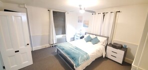 2 Schlafzimmer, Bügeleisen/Bügelbrett, kostenloses WLAN, Bettwäsche