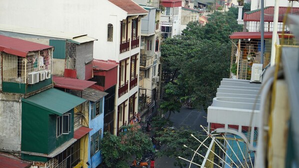 Balcony - Hanoi Rendezvous Hostel (Hanoi)