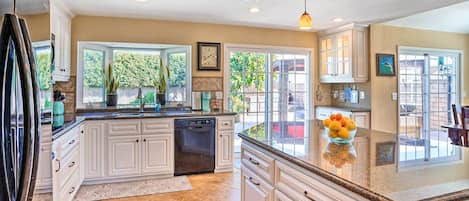 Coffee/tea maker, fridge, microwave, stovetop
