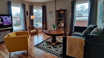 Apartment, Private Bathroom | Lounge