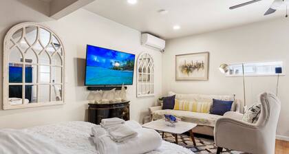 SJ Downtown Private Guess House with Gated Parking Room7