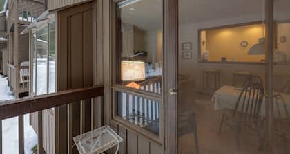 33SW - WiFi - Fireplace - Amenities - Sleeps 4