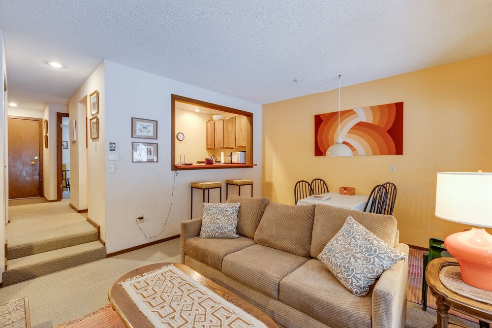 33SW - WiFi - Fireplace - Amenities - Sleeps 4