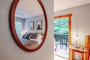 5 bedrooms, iron/ironing board, travel crib, free WiFi