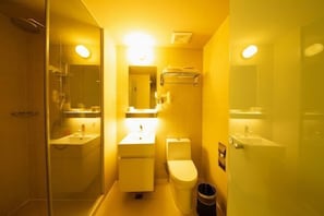 Down comforters, desk, blackout drapes, iron/ironing board - Jinjiang Inn Select (Xi'an East Second Ring Xinjiamiao Metro Station) (Xi'an)