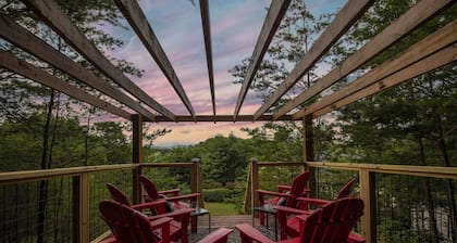 Minutes from Parkway, huge yard, spacious 4/3, pets welcome