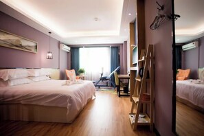 A hotel room with a bed, desk, chair, and a ladder. - Siji Ruili Hotel (Yiwu)