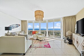 Smart-TV, DVD-spiller, bordtennis og bøker