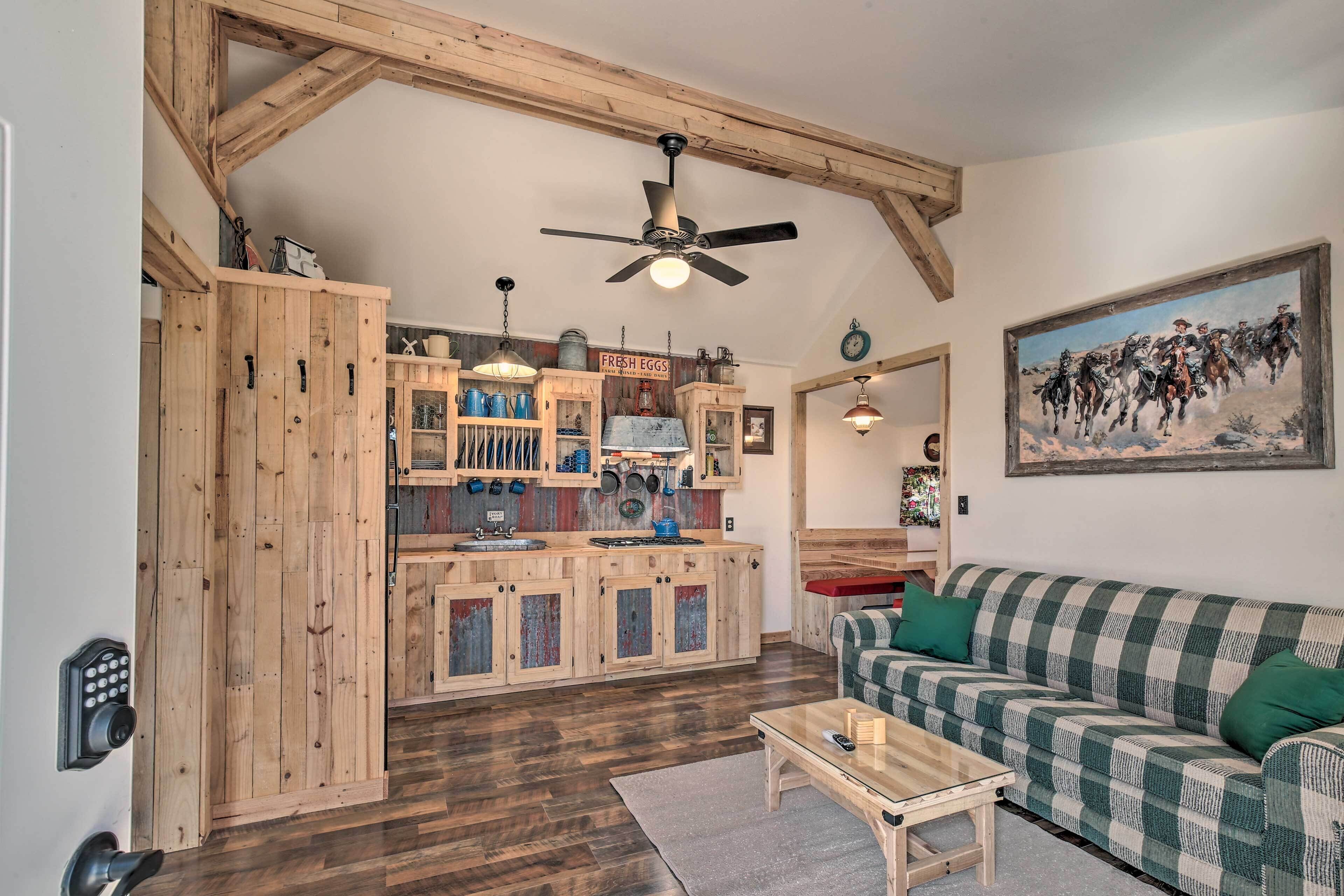 Kerrville Converted Barn Tiny Home w/ Kayaks!