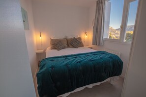 2 bedrooms, iron/ironing board, free WiFi, bed sheets - T3-52m2-closed residence - private parking-loggia-4 P-WIFI-swimming pool-tennis (Cassis)