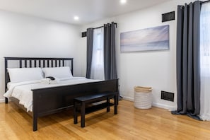 3 habitaciones, tabla de planchar con plancha, cuna de viaje y wifi