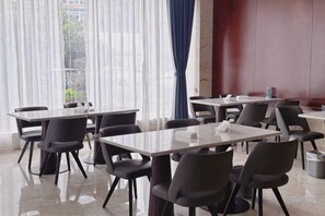 Ảnh chưa phân loại, 4 trong số 16 ảnh, nút