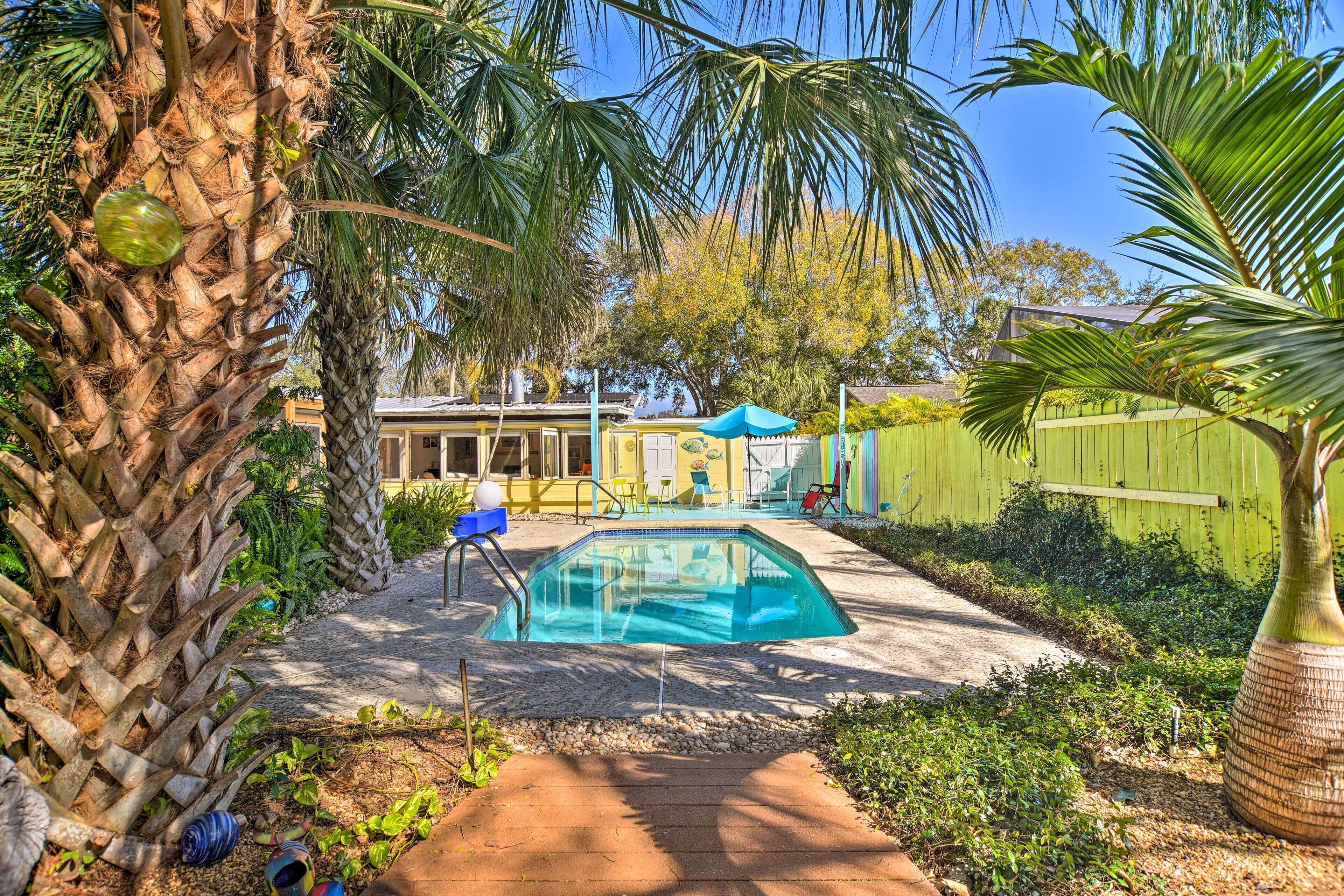 Vibrant Home w/ Pool < 3 Mi to St Pete Beach