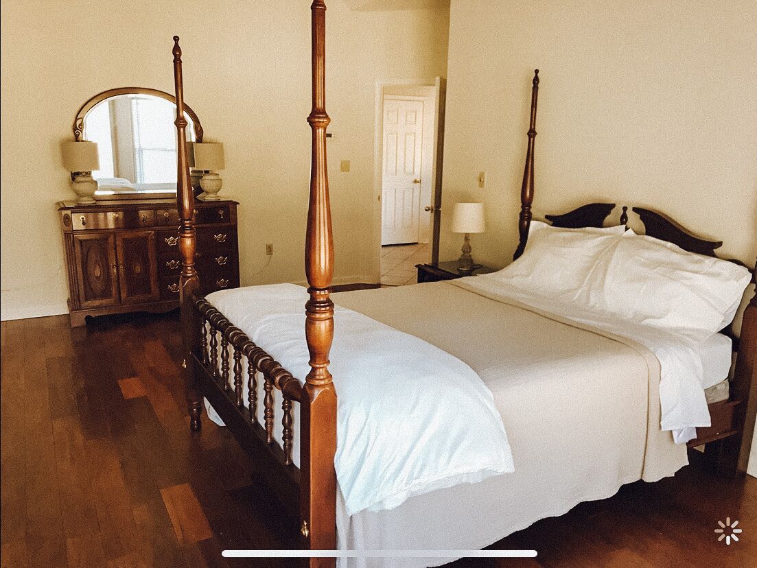 4BR Lakeside Villa. Minutes from Ole Miss campus and The Square